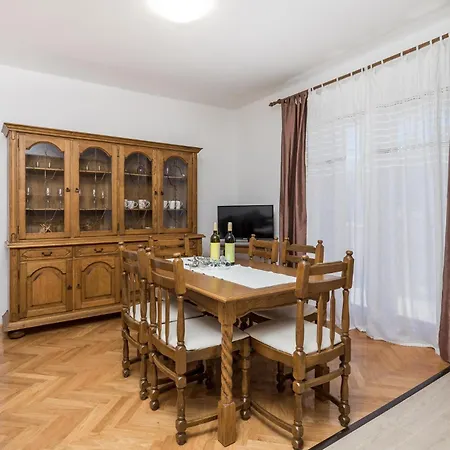 2 Bedroom Awesome Apartment In Pag Pag Town