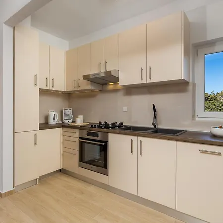 2 Bedroom Awesome Apartment In Pag Apartment Pag Town