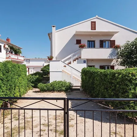2 Bedroom Awesome Apartment In Pag * Pag Town