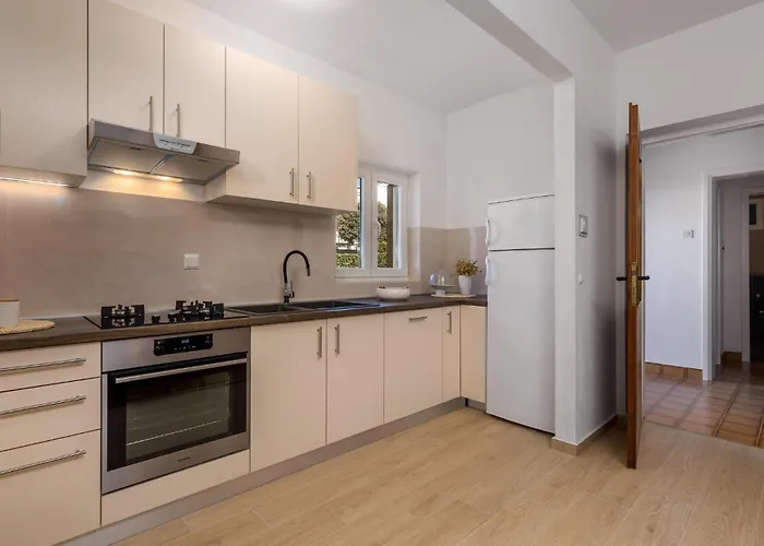 2 Bedroom Awesome In Pag Pag Town