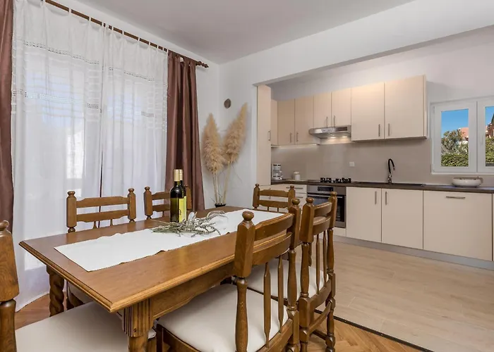Apartmán 2 Bedroom Awesome In Pag