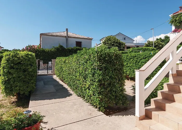 2 Bedroom Awesome In Pag Apartmán Pag Town