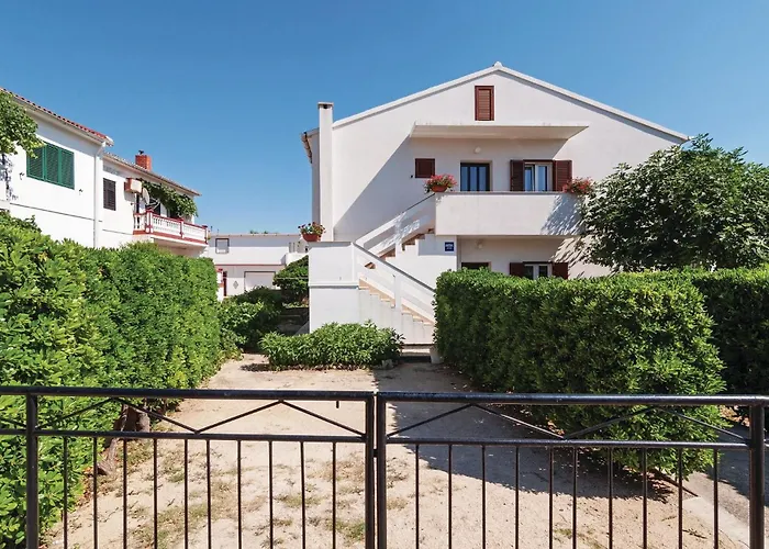 2 Bedroom Awesome In Pag * Pag Town