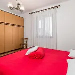 2 Bedroom Awesome In Pag Apartamento Pag Town