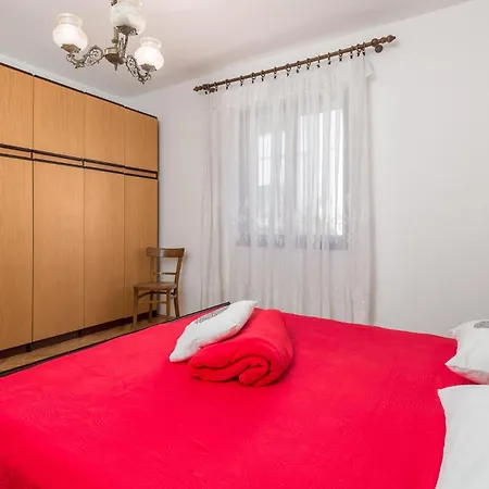 2 Bedroom Lovely In Pag Apartman Pag Town