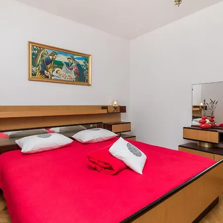 2 Bedroom Lovely In Pag * Pag Town