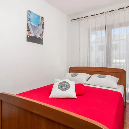 2 Bedroom Lovely In Pag Apartman Pag Town