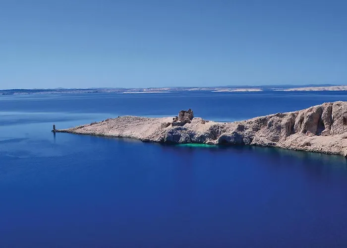 2 Bedroom Awesome In Pag Паг