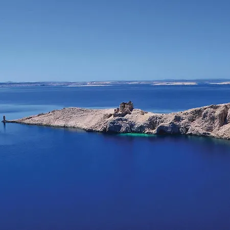 2 Bedroom Lovely In Pag باغ