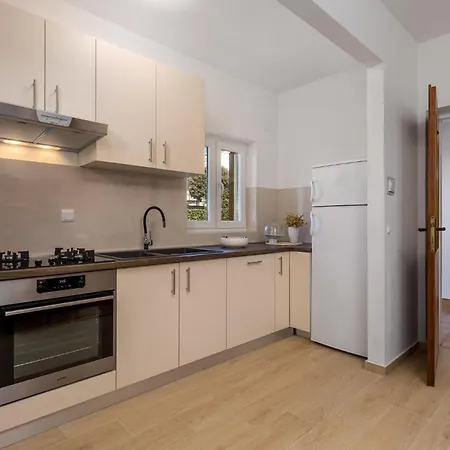 2 Bedroom Lovely In Pag باغ
