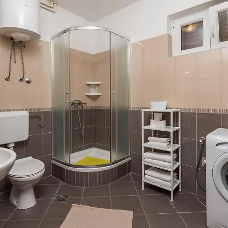 2 Bedroom Lovely In Pag شقة *