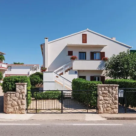 شقة 2 Bedroom Lovely In Pag *