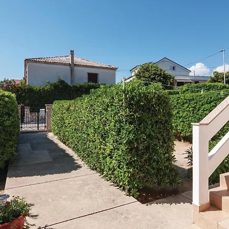 2 Bedroom Lovely In Pag شقة باغ