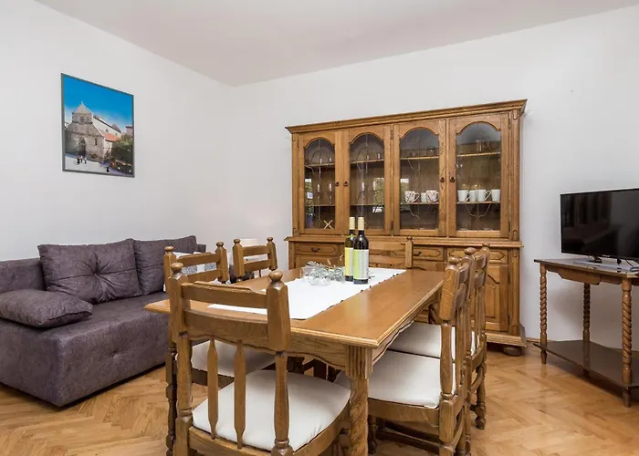2 Bedroom Awesome In Pag * Pag Town
