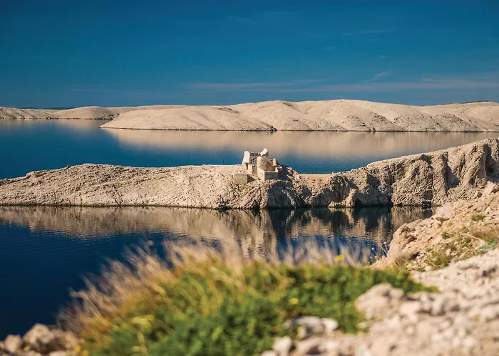 2 Bedroom Awesome In Pag Pag Town