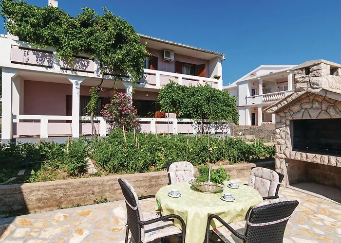 Apartmán 2 Bedroom Awesome In Pag Pag Town