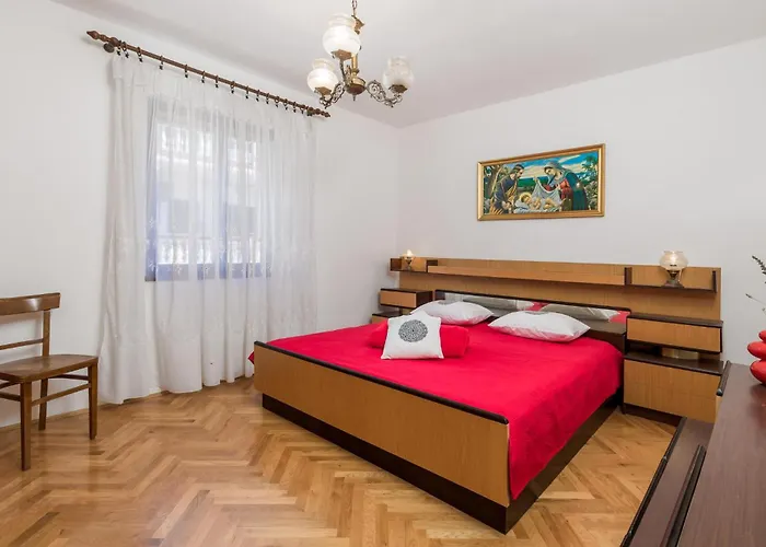 2 Bedroom Awesome In Pag