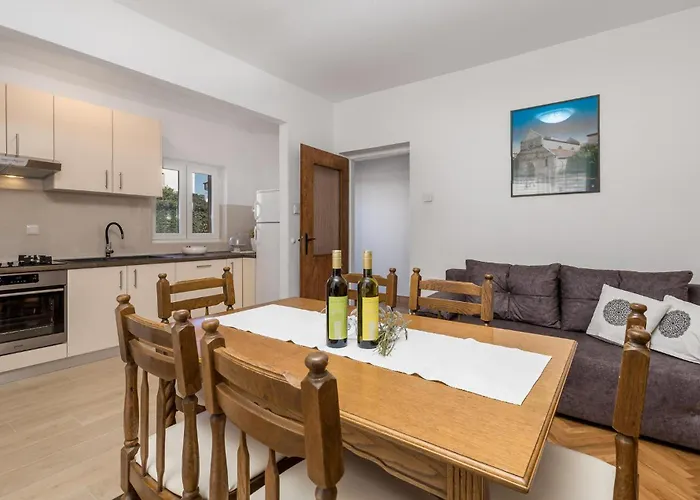 Apartmán 2 Bedroom Awesome In Pag Pag Town