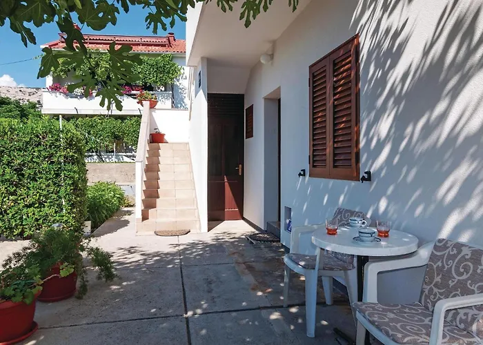 2 Bedroom Awesome In Pag Apartmán